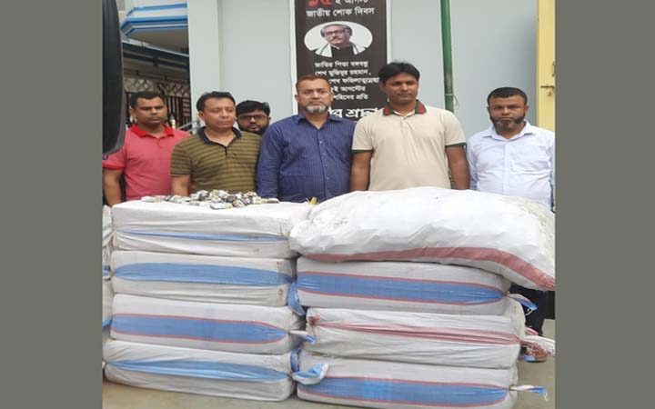 কুষ্টিয়ায় চার লক্ষ শলাকা নকল আকিজ বিড়িসহ বিড়ি তৈরির সরঞ্জামাদি জব্দ